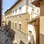 Uffizi Charming *