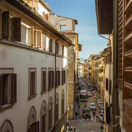 Uffizi Charming شقة