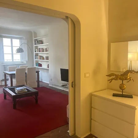 Uffizi Charming * فلورنس