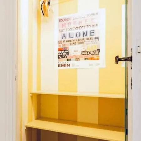 Uffizi Charming * فلورنس